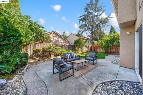 Exterior - 914 Arrowtail Ter, Fremont, CA 94536 photo 7 of 8