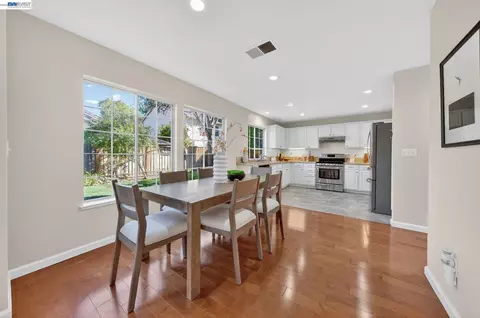 Dining - 914 Arrowtail Ter, Fremont, CA 94536 photo 3 of 4
