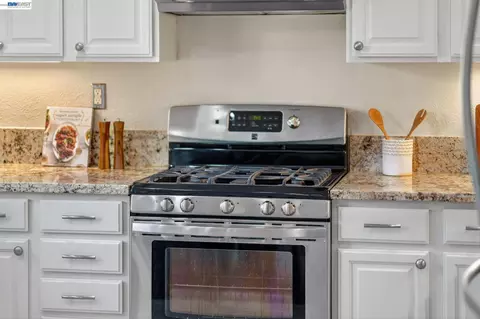 Kitchen - 914 Arrowtail Ter, Fremont, CA 94536 photo 2 of 4