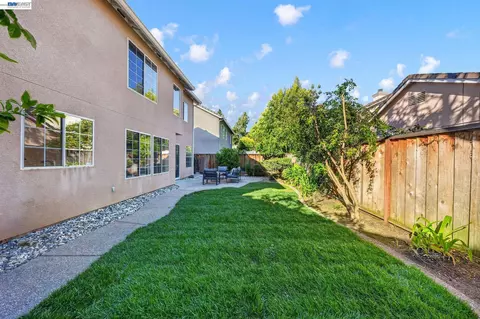 Exterior - 914 Arrowtail Ter, Fremont, CA 94536 photo 5 of 8
