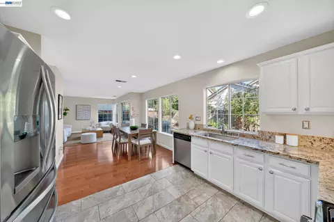 Kitchen - 914 Arrowtail Ter, Fremont, CA 94536 photo 4 of 4