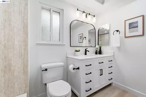 Bath - 935 Granite Ct, Martinez, CA 94553 photo 3 of 6