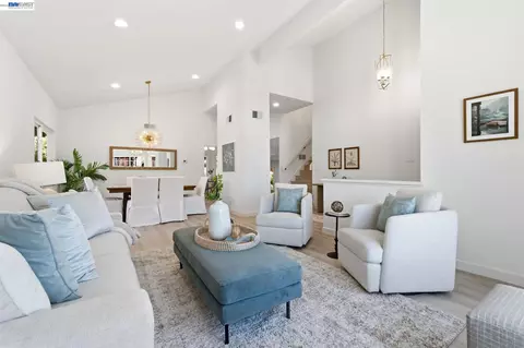 Living - 935 Granite Ct, Martinez, CA 94553 photo 1 of 3