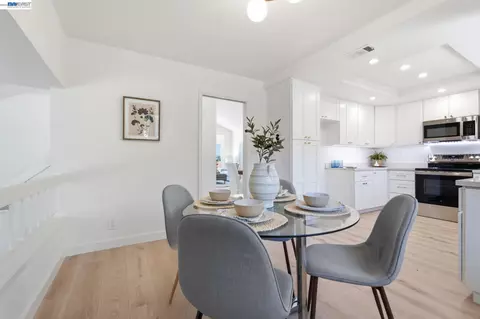 Dining - 935 Granite Ct, Martinez, CA 94553 photo 3 of 4