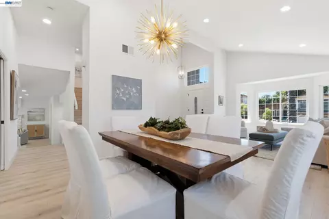 Dining - 935 Granite Ct, Martinez, CA 94553 photo 2 of 4