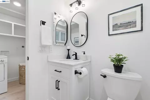 Bath - 935 Granite Ct, Martinez, CA 94553 photo 6 of 6