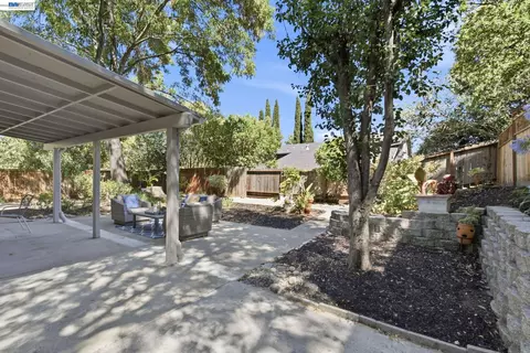 Exterior - 935 Granite Ct, Martinez, CA 94553 photo 4 of 6
