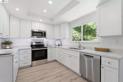 Kitchen - 935 Granite Ct, Martinez, CA 94553 photo 1 of 4
