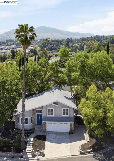 View/Area - 935 Granite Ct, Martinez, CA 94553 photo 1 of 2