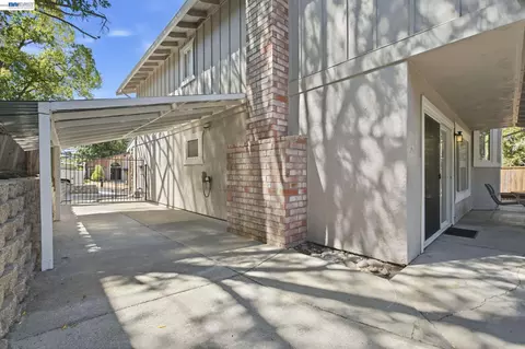 Exterior - 935 Granite Ct, Martinez, CA 94553 photo 5 of 6