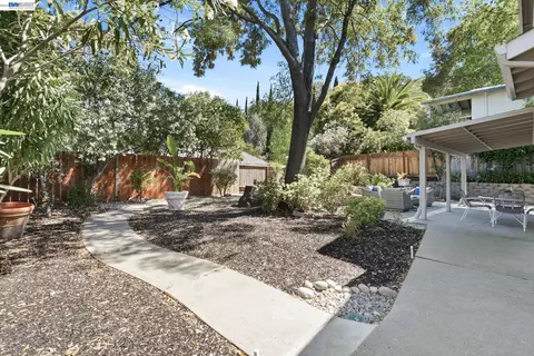 Exterior - 935 Granite Ct, Martinez, CA 94553 photo 2 of 6
