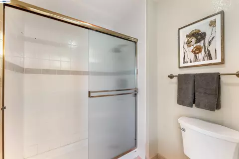 Bath - 23110 Los Ranchos Dr, Tracy, CA 95304 photo 6 of 6