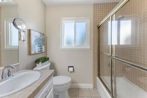 Bath - 23110 Los Ranchos Dr, Tracy, CA 95304 photo 3 of 6