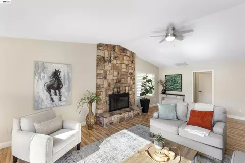Living - 23110 Los Ranchos Dr, Tracy, CA 95304 photo 2 of 2