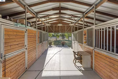 Entry Way - 23110 Los Ranchos Dr, Tracy, CA 95304 photo 2 of 3