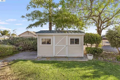 Exterior - 23110 Los Ranchos Dr, Tracy, CA 95304 photo 4 of 5