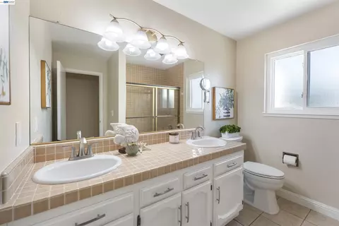 Bath - 23110 Los Ranchos Dr, Tracy, CA 95304 photo 2 of 6