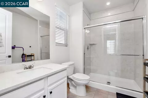 Bath - 622 Marathon Dr, Oakley, CA 94561 photo 1 of 4