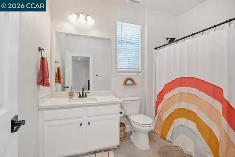 Bath - 622 Marathon Dr, Oakley, CA 94561 photo 2 of 4