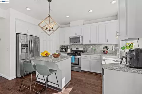 Kitchen - 663 Falling Star Dr, Martinez, CA 94553 photo 3 of 5