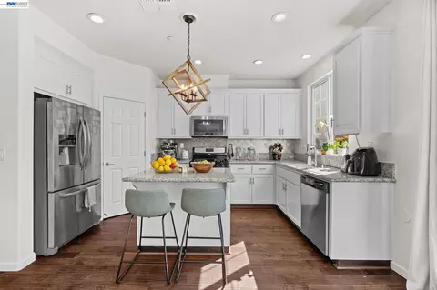 Kitchen - 663 Falling Star Dr, Martinez, CA 94553 photo 2 of 5