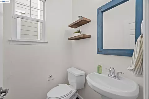 Bath - 663 Falling Star Dr, Martinez, CA 94553 photo 1 of 4