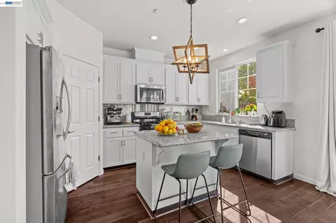 Kitchen - 663 Falling Star Dr, Martinez, CA 94553 photo 1 of 5