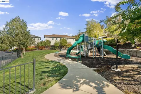 Exterior - 663 Falling Star Dr, Martinez, CA 94553 photo 6 of 7