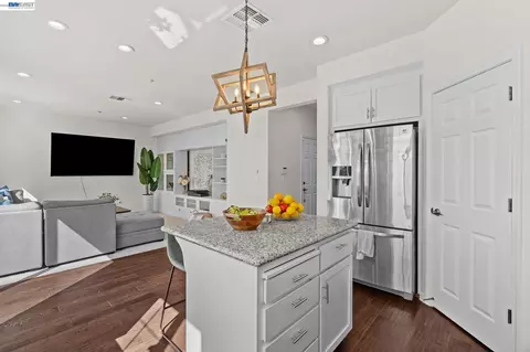 Kitchen - 663 Falling Star Dr, Martinez, CA 94553 photo 4 of 5