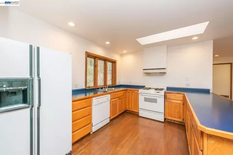 Kitchen - 540 Lost Brg, Lewiston, CA 96052 photo 1 of 2