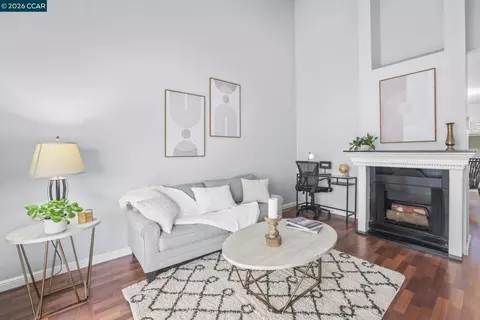 2560 Walnut Blvd #24, Walnut Creek, CA 94596