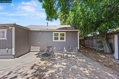 Exterior - 149 W 11th St, Pittsburg, CA 94565 photo 3 of 4
