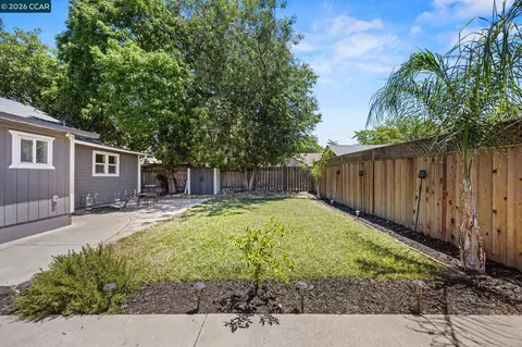 Exterior - 149 W 11th St, Pittsburg, CA 94565 photo 2 of 4