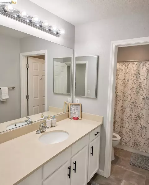 Bath - 697 Landmark Pt, Lathrop, CA 95330 photo 3 of 3