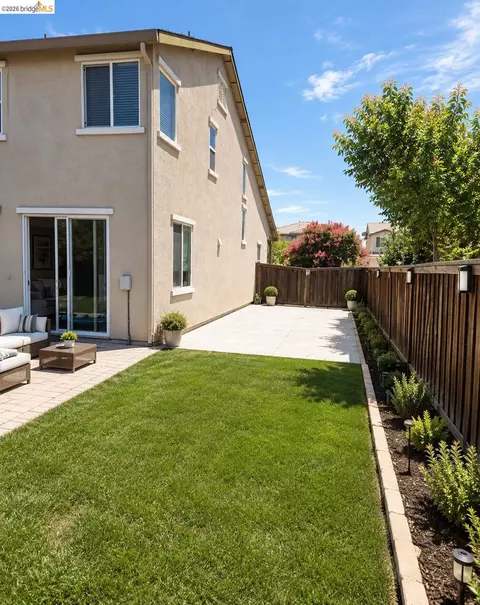 Exterior - 697 Landmark Pt, Lathrop, CA 95330 photo 4 of 6