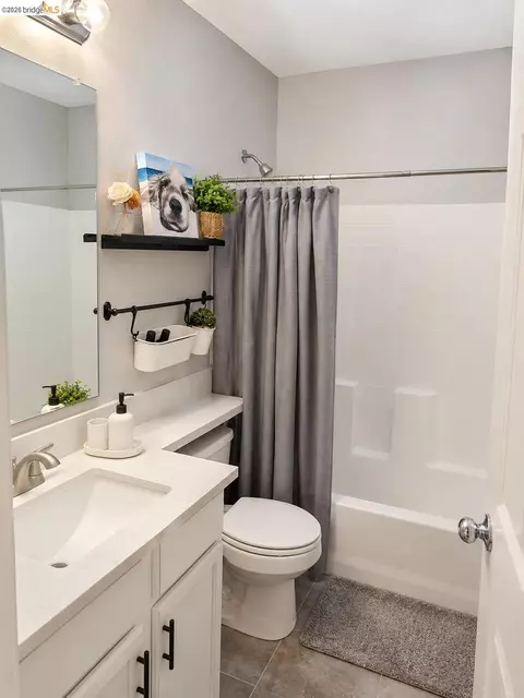 Bath - 697 Landmark Pt, Lathrop, CA 95330 photo 1 of 3