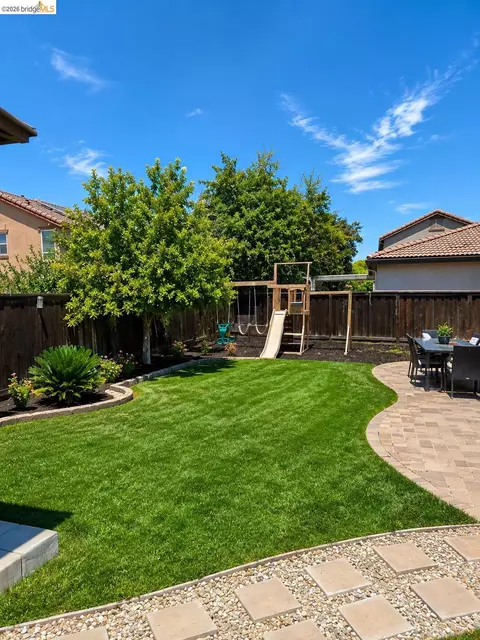 Exterior - 697 Landmark Pt, Lathrop, CA 95330 photo 5 of 6