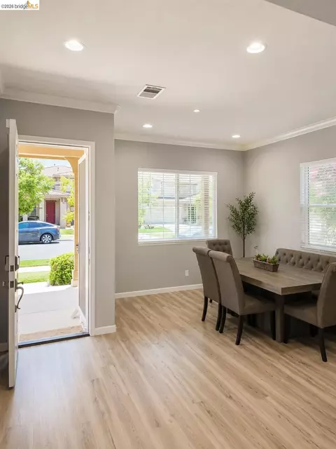 Entry Way - 697 Landmark Pt, Lathrop, CA 95330 photo 3 of 3