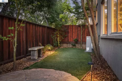 Exterior - 25528 Conley Downs Dr, Castro Valley, CA 94552 photo 5 of 10