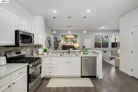Kitchen - 25528 Conley Downs Dr, Castro Valley, CA 94552 photo 2 of 3