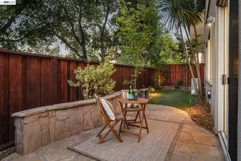 Exterior - 25528 Conley Downs Dr, Castro Valley, CA 94552 photo 4 of 10