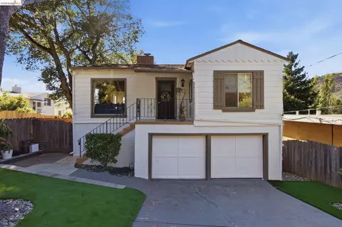 3917 Columbian Dr, Oakland, CA 94605