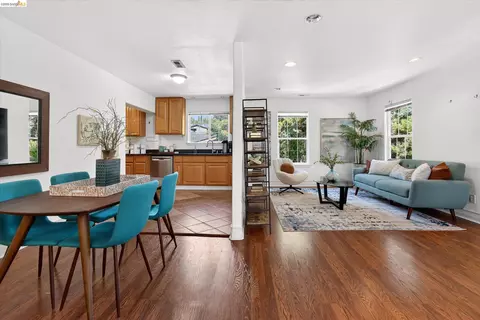 7925 Greenly Dr, Oakland, CA 94605