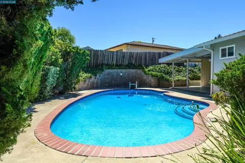 Exterior - 1250 Rolling Hill Ct, Martinez, CA 94553 photo 5 of 6