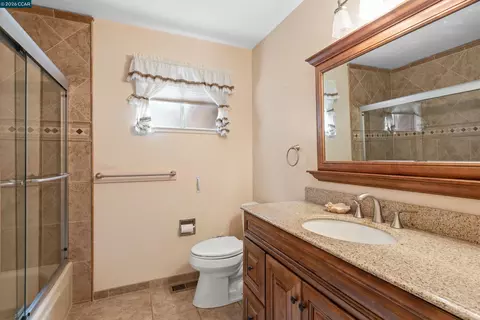 Bath - 1250 Rolling Hill Ct, Martinez, CA 94553 photo 1 of 2