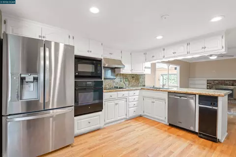 Kitchen - 1250 Rolling Hill Ct, Martinez, CA 94553 photo 1 of 2