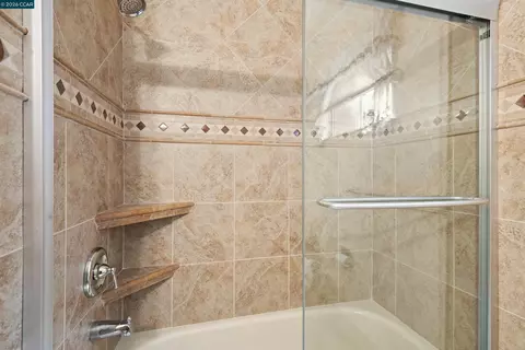 Bath - 1250 Rolling Hill Ct, Martinez, CA 94553 photo 2 of 2