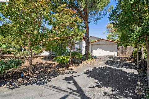 Exterior - 1810 3rd Ave, Walnut Creek, CA 94597 photo 8 of 9