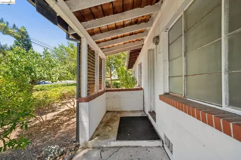 Exterior - 1810 3rd Ave, Walnut Creek, CA 94597 photo 4 of 9