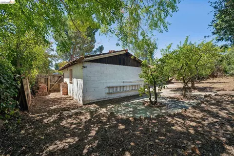 Exterior - 1810 3rd Ave, Walnut Creek, CA 94597 photo 5 of 9